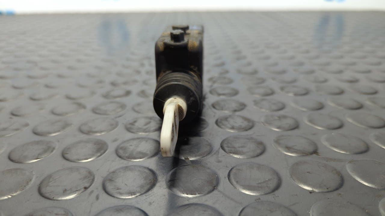 Recambio de MOTOR CIERRE CENTRALIZADO DELANTERO DERECHO para CITROEN SAXO 1.5 D Furio VJX referencia OEM IAM KIEKERT21 - BLANCO 3
