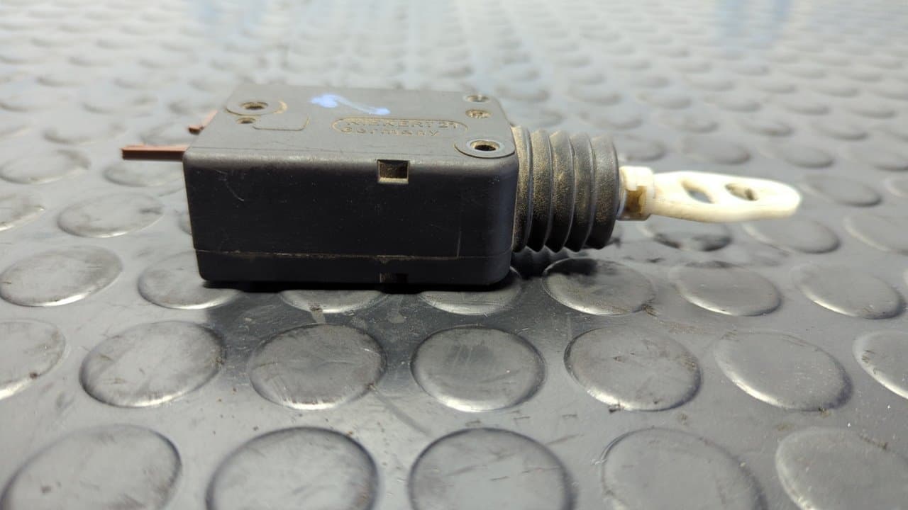 Recambio de MOTOR CIERRE CENTRALIZADO DELANTERO DERECHO para CITROEN SAXO 1.5 D Furio VJX referencia OEM IAM KIEKERT21 - BLANCO 7