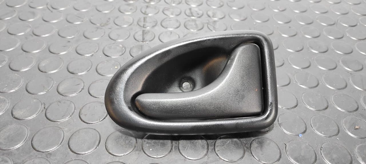 Recambio de MANETA DELANTERA DERECHA para NISSAN INTERSTAR MOD. 04 (X70) 2.5 dCi Diesel CAT G9UA7 referencia OEM IAM 91127101 - BLANCO