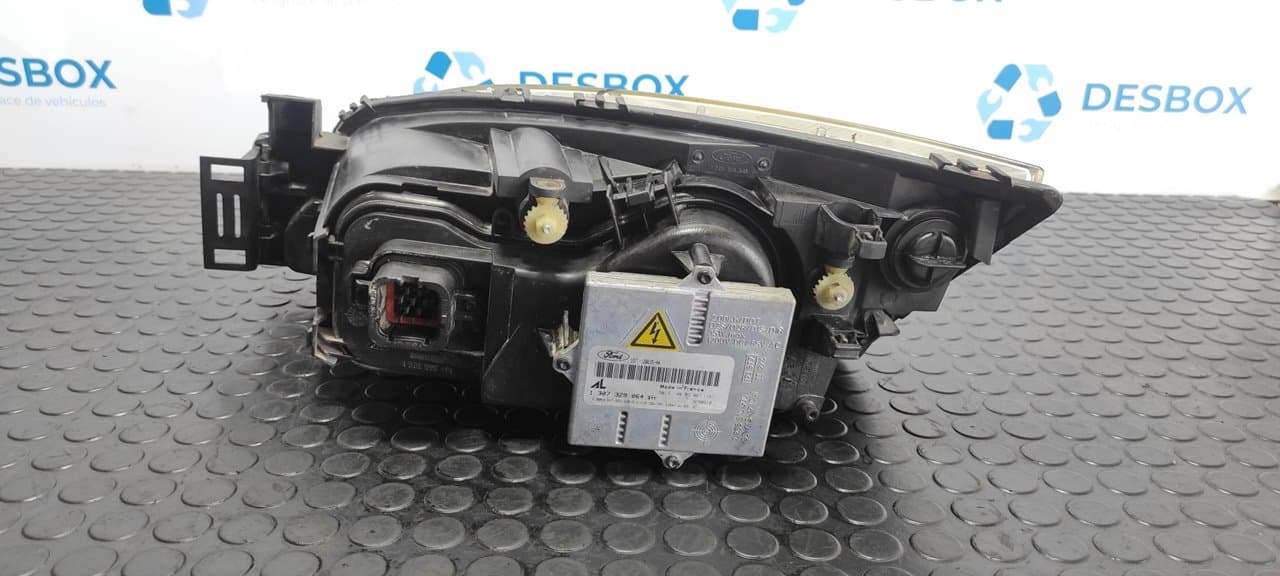 Recambio de FARO DERECHO para FORD MONDEO TURNIER (GE) Futura QJBB referencia OEM IAM 0301174272 - AZUL 2
