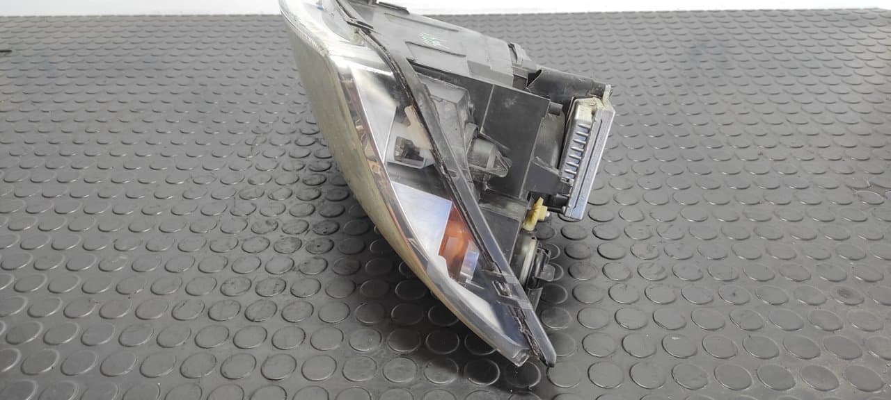 Recambio de FARO DERECHO para FORD MONDEO TURNIER (GE) Futura QJBB referencia OEM IAM 0301174272 - AZUL 9