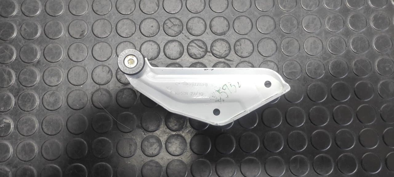 Recambio de SOPORTE / GUIA PUERTA CORREDERA INTERMEDIO para RENAULT KANGOO K9K800 referencia OEM IAM 947754 - BLANCO