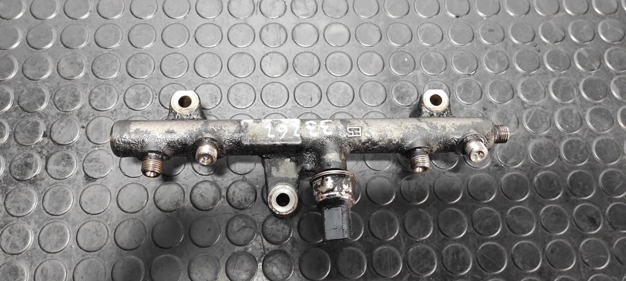 Recambio de RAMPA INYECTORA para FORD KUGA (CBS) Titanium S TXDA - BLANCO 4