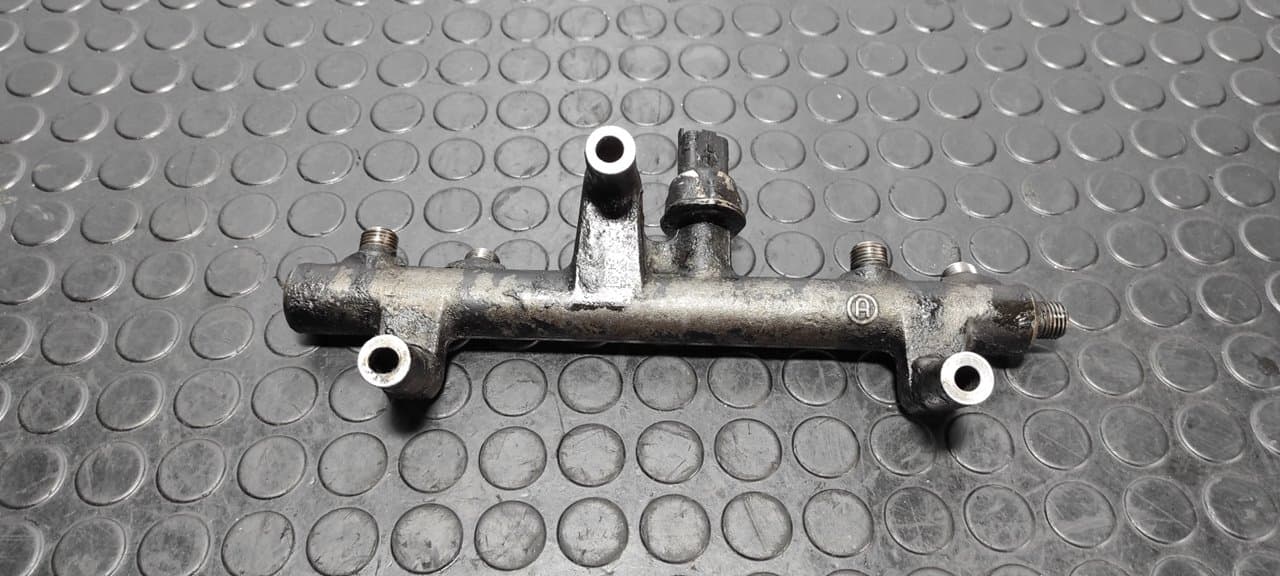 Recambio de RAMPA INYECTORA para FORD KUGA (CBS) Titanium S TXDA - BLANCO 6