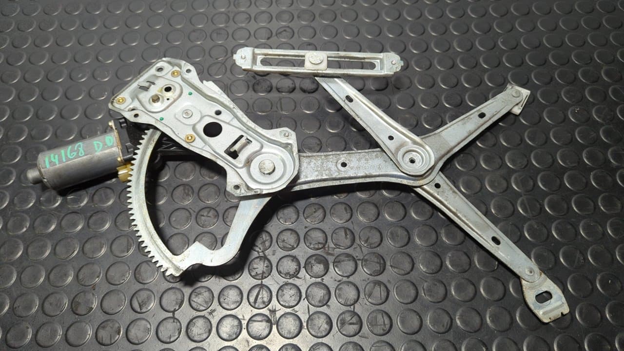 Recambio de ELEVALUNAS DELANTERO DERECHO para MERCEDES-BENZ CLASE C (W202) BERLINA 2.5 20V Turbodiesel CAT 605960 referencia OEM IAM 0130821639 - VERDE