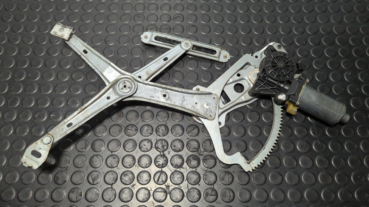 Recambio de ELEVALUNAS DELANTERO DERECHO para MERCEDES-BENZ CLASE C (W202) BERLINA 2.5 20V Turbodiesel CAT 605960 referencia OEM IAM 0130821639 - VERDE 3