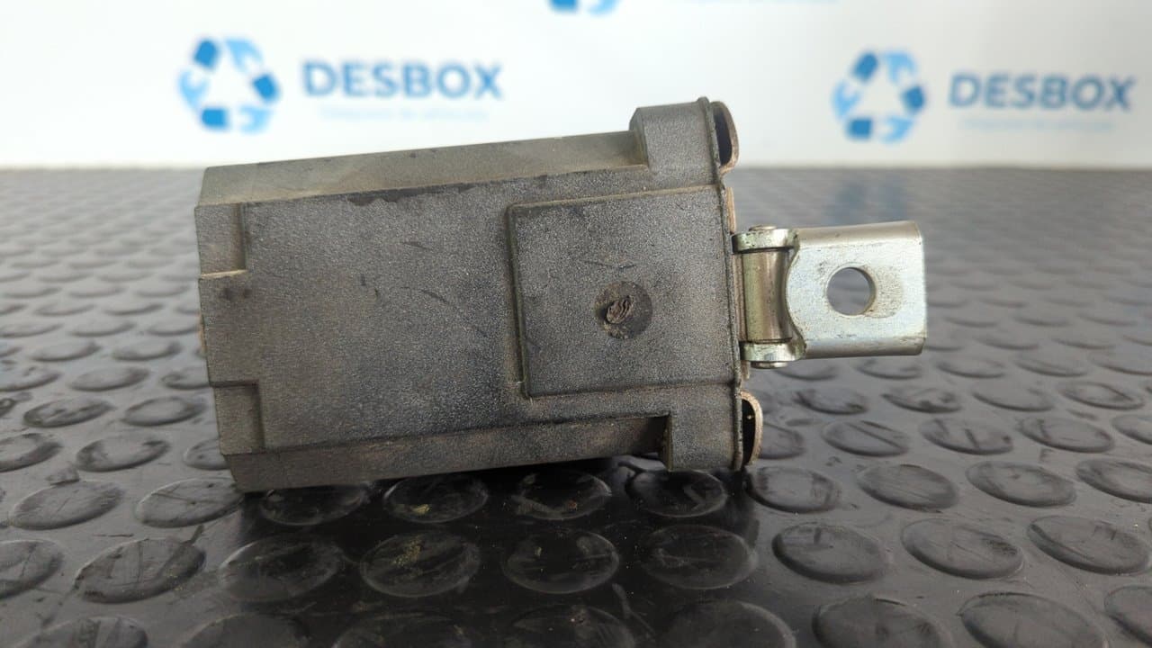 Recambio de RETENEDOR PUERTA DERECHA para MERCEDES CLASE E (W210) 4
