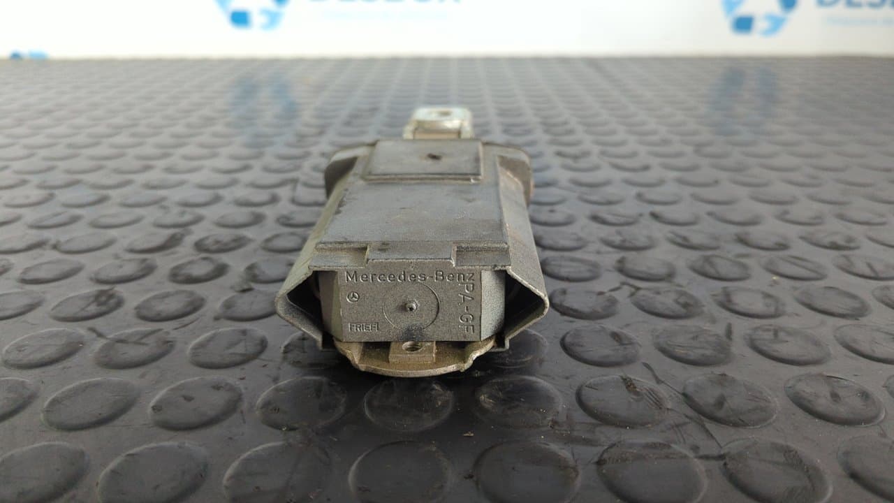 Recambio de RETENEDOR PUERTA DERECHA para MERCEDES CLASE E (W210) 5