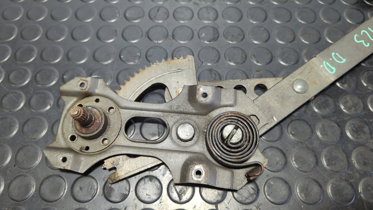 Recambio de ELEVALUNAS DELANTERO DERECHO para MERCEDES-BENZ CLASE E (W123) 4