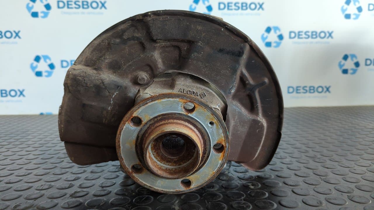 Recambio de MANGUETA DELANTERA DERECHA para VOLVO XC70 2.4 Diesel CAT D5244T14 referencia OEM IAM   9461944 - GRIS VERDE 2