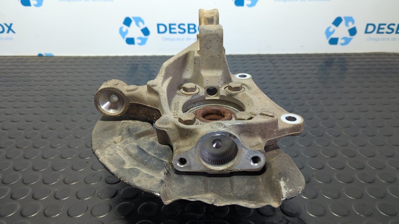 Recambio de MANGUETA DELANTERA IZQUIERDA para VOLVO XC70 2.4 Diesel CAT D5244T14 referencia OEM IAM 9461943 - GRIS VERDE 2