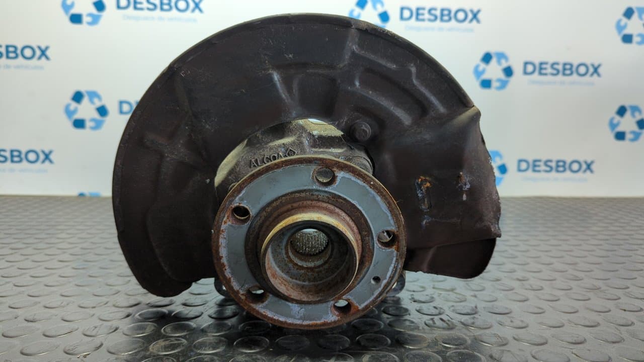 Recambio de MANGUETA DELANTERA IZQUIERDA para VOLVO XC70 2.4 Diesel CAT D5244T14 referencia OEM IAM 9461943 - GRIS VERDE 4