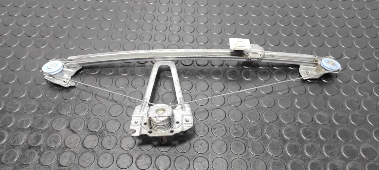 Recambio de ELEVALUNAS TRASERO IZQUIERDO para MERCEDES-BENZ CLASE C (W201) BERLINA E 190 (201.024) M102962 referencia OEM IAM   - BLANCO 3
