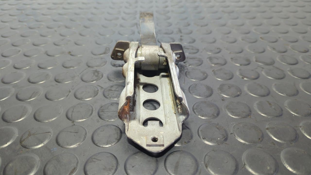 Recambio de RETENEDOR PUERTA IZQUIERDA  para MERCEDES CLASE E (W124) 4