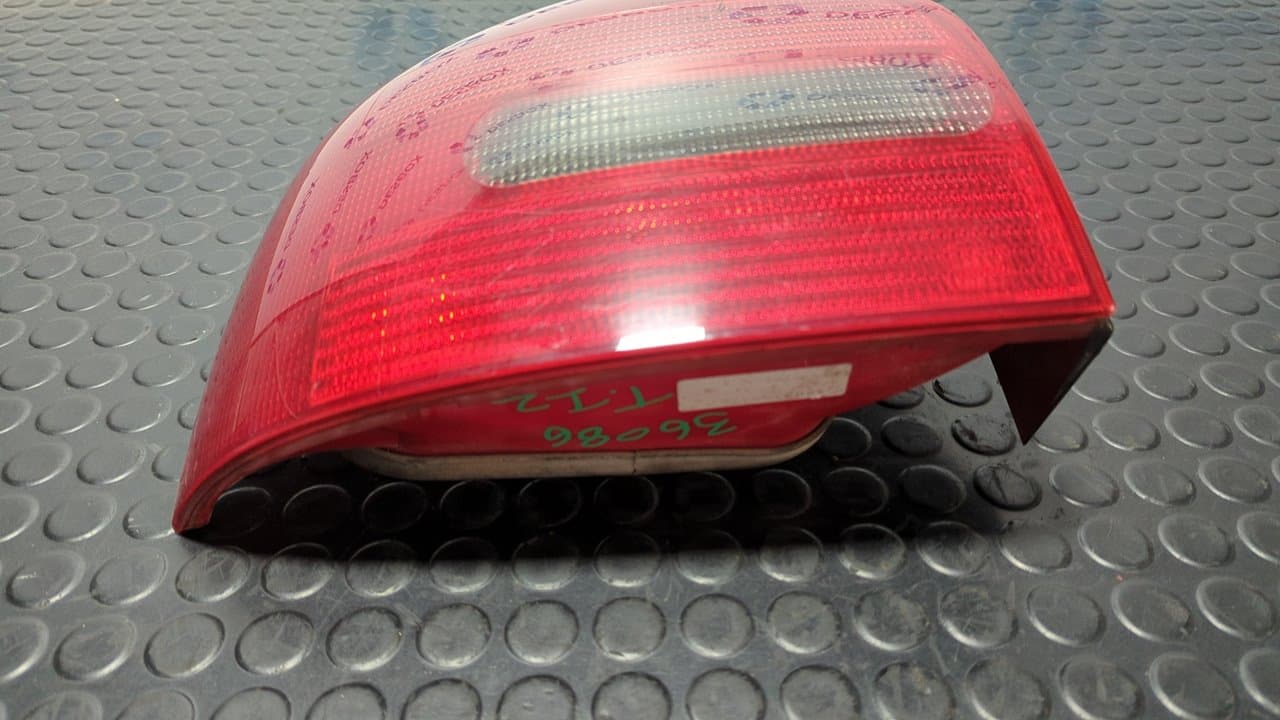 Recambio de PILOTO TRASERO IZQUIERDO para AUDI A3 (8L) 1.6 Ambiente AEH referencia OEM IAM 8L0945257 - ROJO 6