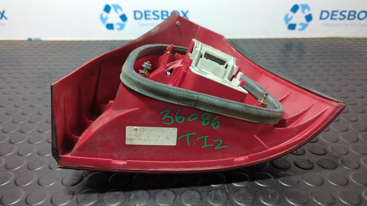 Recambio de PILOTO TRASERO IZQUIERDO para AUDI A3 (8L) 1.6 Ambiente AEH referencia OEM IAM 8L0945257 - ROJO 5