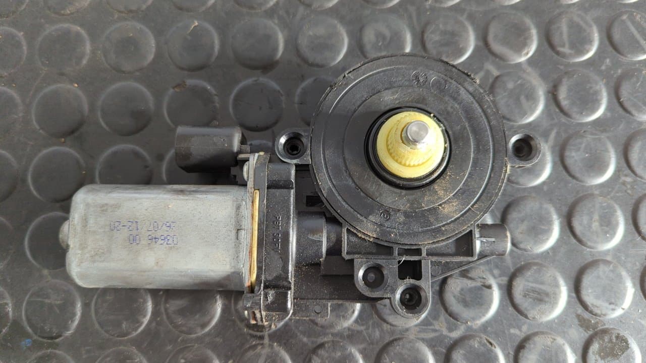 Recambio de MOTOR ELEVALUNAS DELANTERO DERECHO para PEUGEOT EXPERT KASTEN KOMFORT Confort acristalato Largo RHWDW10ATED4 referencia OEM IAM D334601 - PLATA