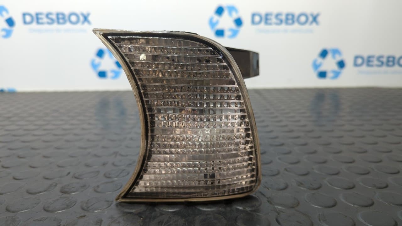 Recambio de PILOTO DELANTERO IZQUIERDO para BMW SERIE 5 BERLINA (E34) 520i (110kW) M50B206S1 referencia OEM IAM 084441501 - BLANCO