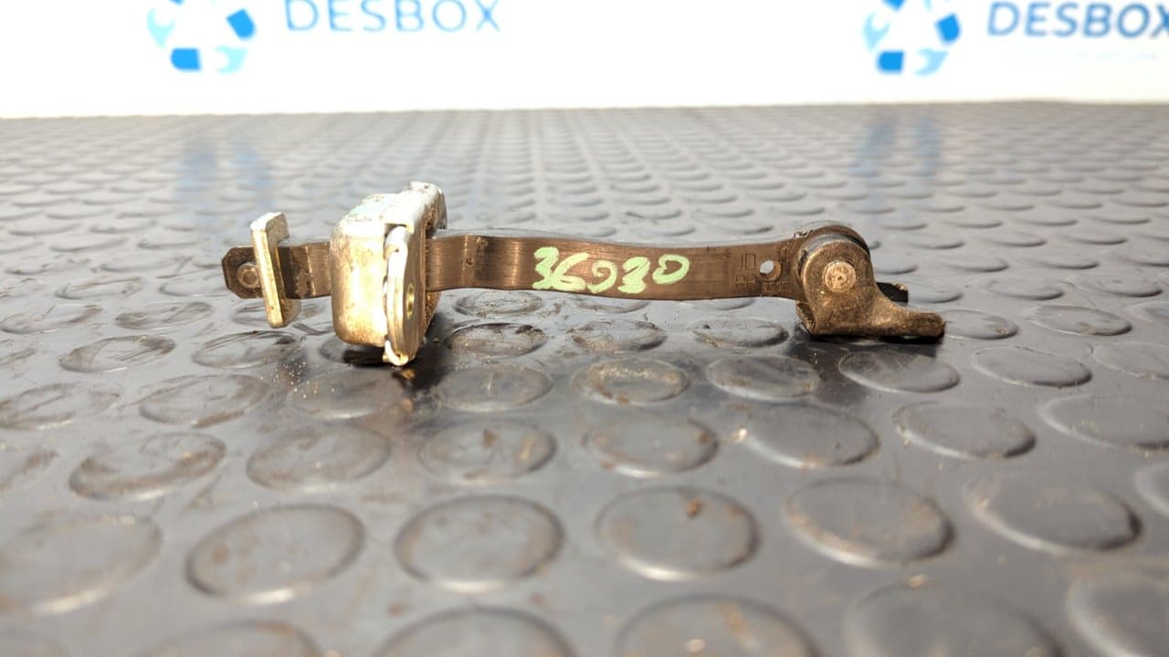 Recambio de RETENEDOR PUERTA IZQUIERDA  para NISSAN QASHQAI (J10) Acenta K9K - GRANATE