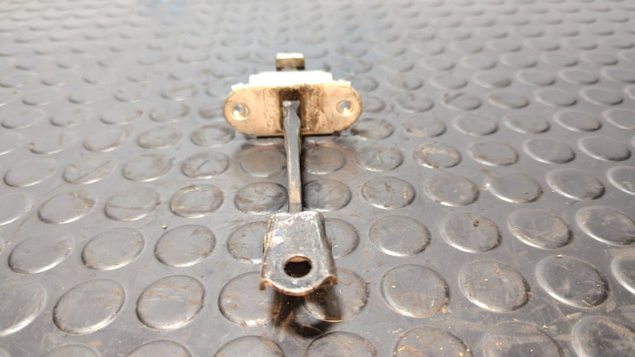 Recambio de RETENEDOR PUERTA IZQUIERDA  para NISSAN QASHQAI (J10) Acenta K9K - GRANATE 3
