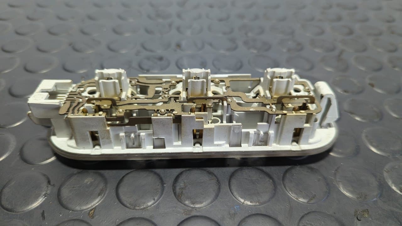 Recambio de LUZ INTERIOR para NISSAN QASHQAI (J10) Acenta K9K referencia OEM IAM 8200073234 - GRANATE 2