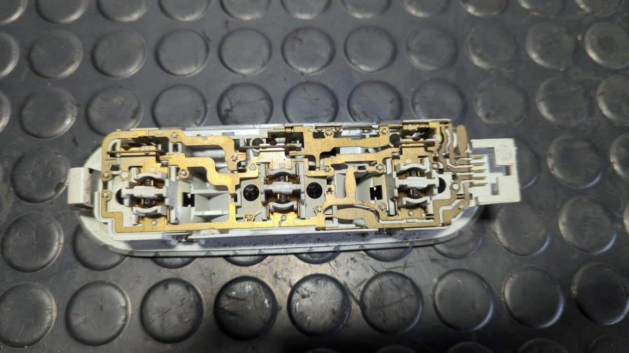 Recambio de LUZ INTERIOR para NISSAN QASHQAI (J10) Acenta K9K referencia OEM IAM 8200073234 - GRANATE 5