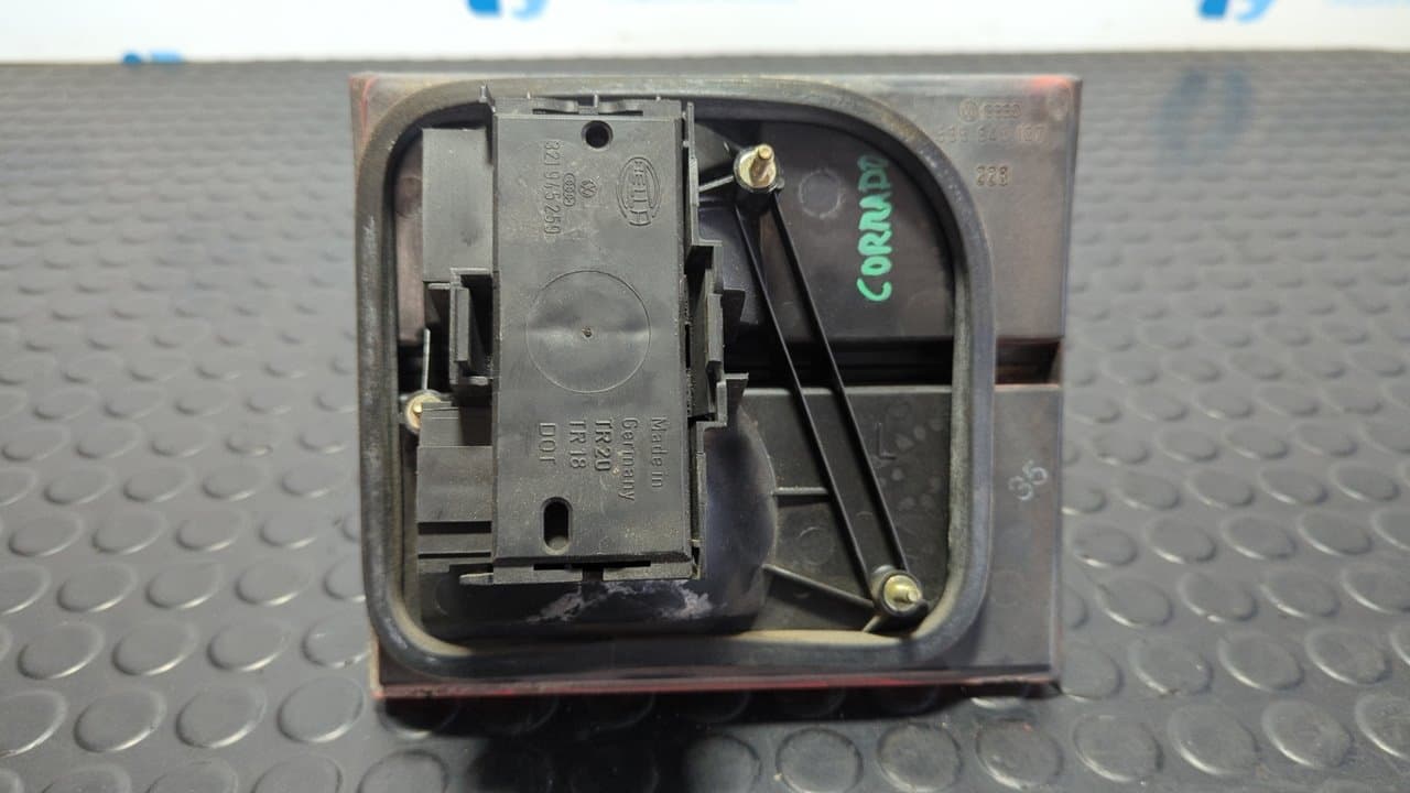 Recambio de PILOTO PORTON IZQUIERDO para VOLKSWAGEN CORRADO (509) referencia OEM IAM 535945107 11