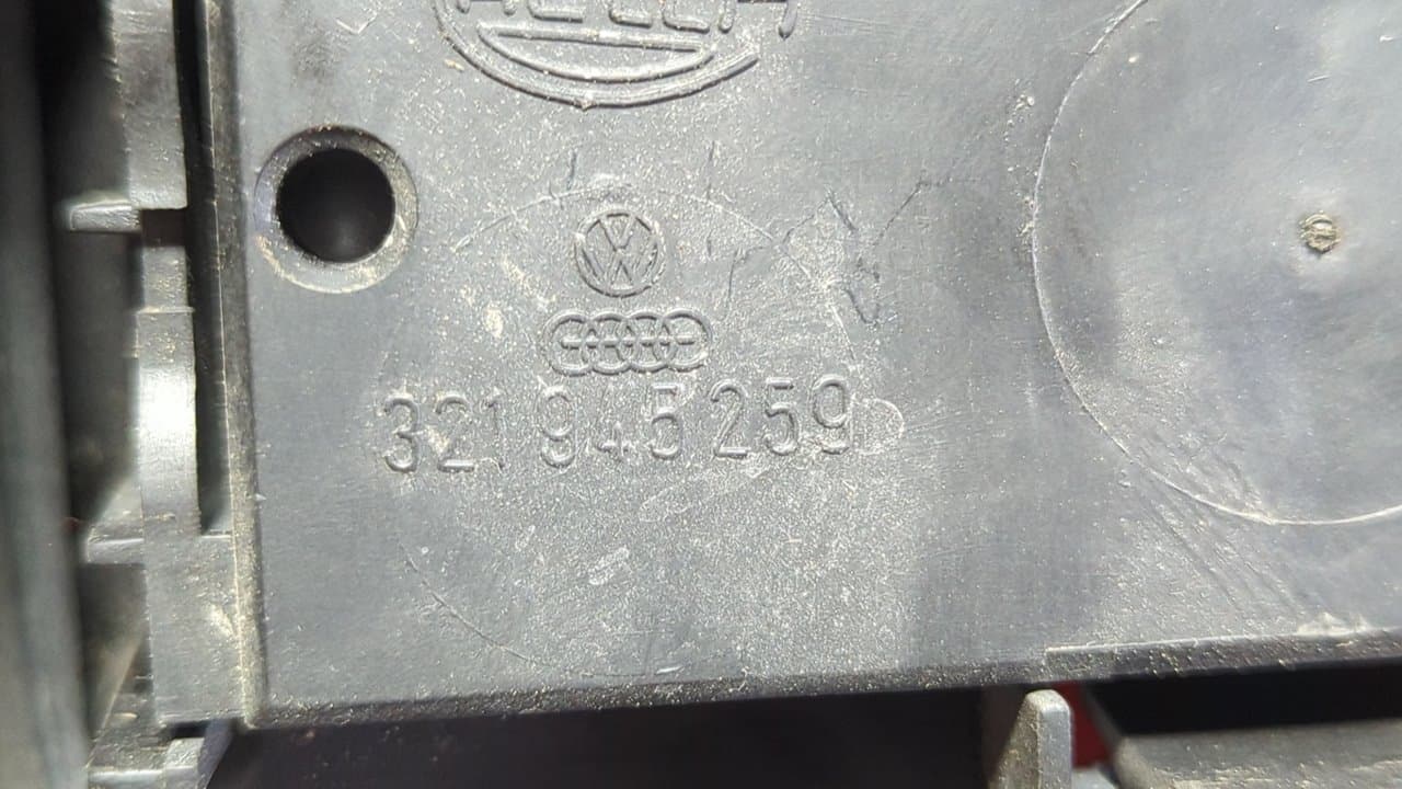 Recambio de PILOTO PORTON IZQUIERDO para VOLKSWAGEN CORRADO (509) referencia OEM IAM 535945107 4