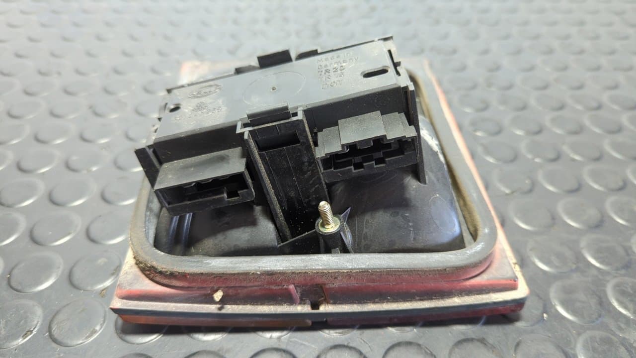 Recambio de PILOTO PORTON IZQUIERDO para VOLKSWAGEN CORRADO (509) referencia OEM IAM 535945107 6