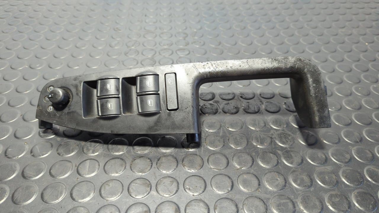 Recambio de MANDO ELEVALUNAS DELANTERO IZQUIERDO para AUDI A4 AVANT (8E) 2.0 TDI Quattro (DPF) BRE referencia OEM IAM 8E1867171B - BLANCO