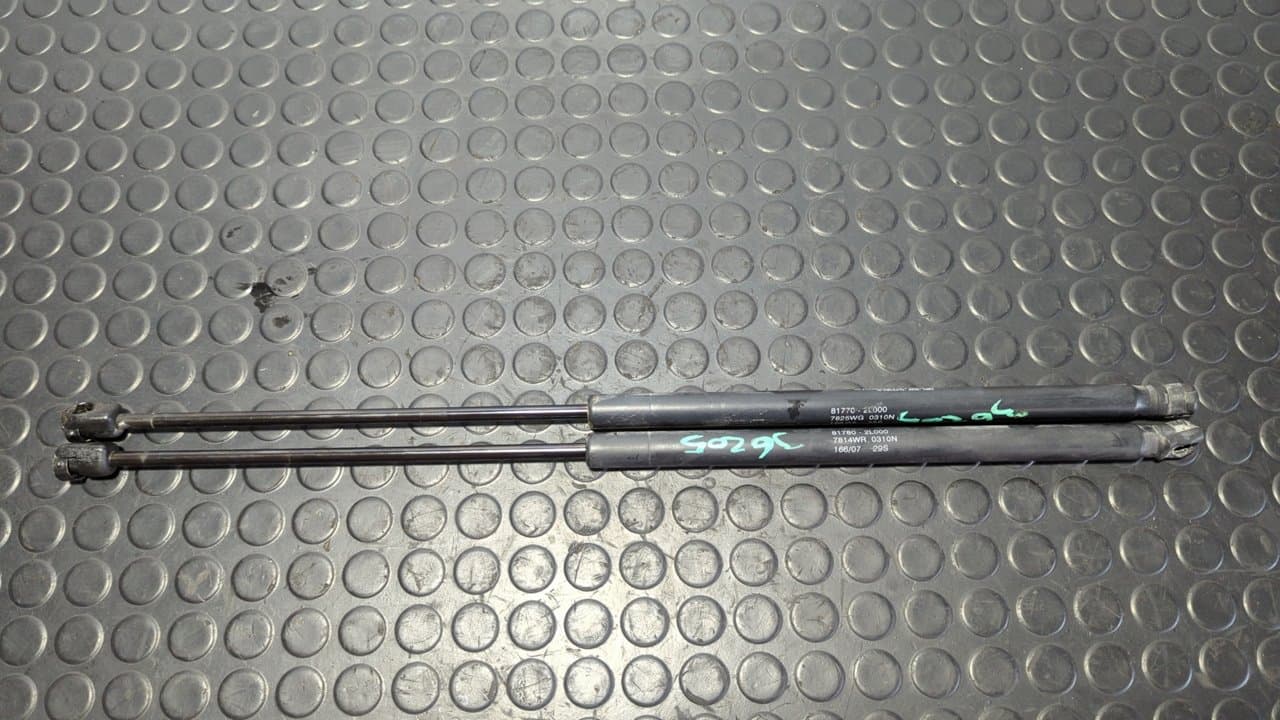 Recambio de AMORTIGUADORES MALETERO / PORTON para HYUNDAI I30 Comfort G4FC referencia OEM IAM 817702L000 - NEGRO