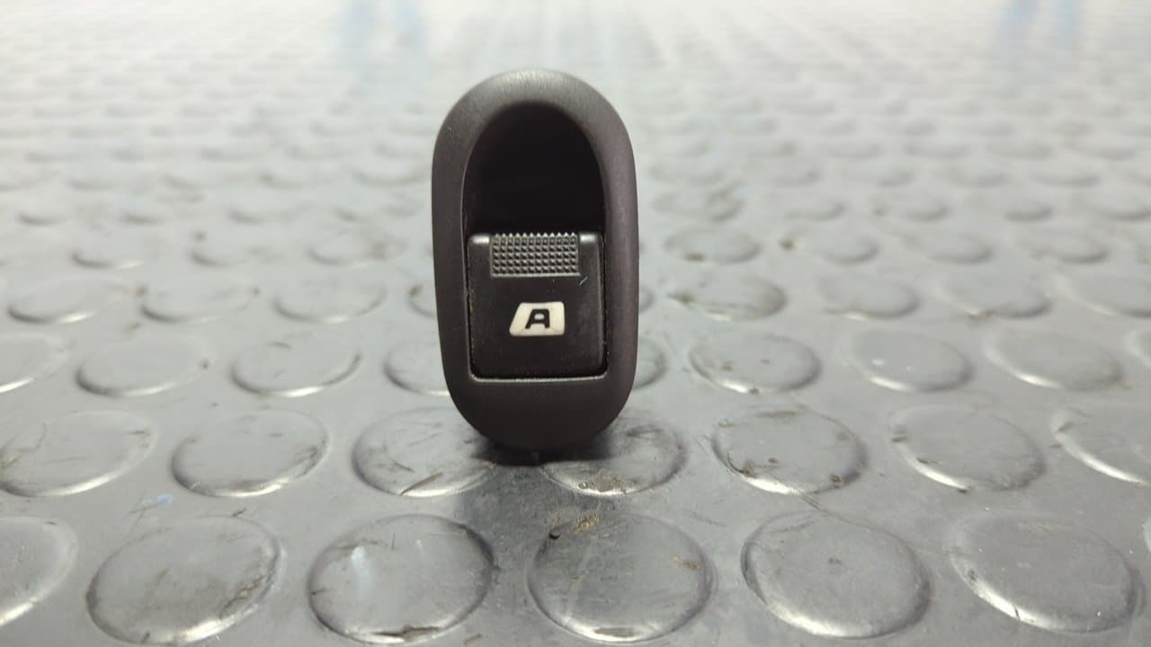 Recambio de MANDO ELEVALUNAS DELANTERO DERECHO para CITROEN C2 by Loeb 8HZ referencia OEM IAM 96401469XT - GRIS