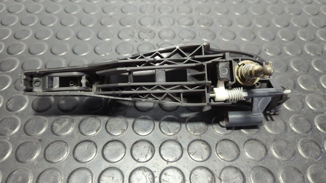 Recambio de MANETA DELANTERA IZQUIERDA para CITROEN C2 by Loeb 8HZ referencia OEM IAM 9650444480 - GRIS 6