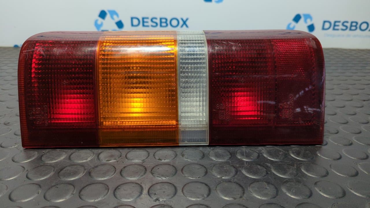 Recambio de PILOTO TRASERO DERECHO para FORD FIESTA BERL./COURIER Surf RTD referencia OEM IAM 90VB13404AB - BLANCO
