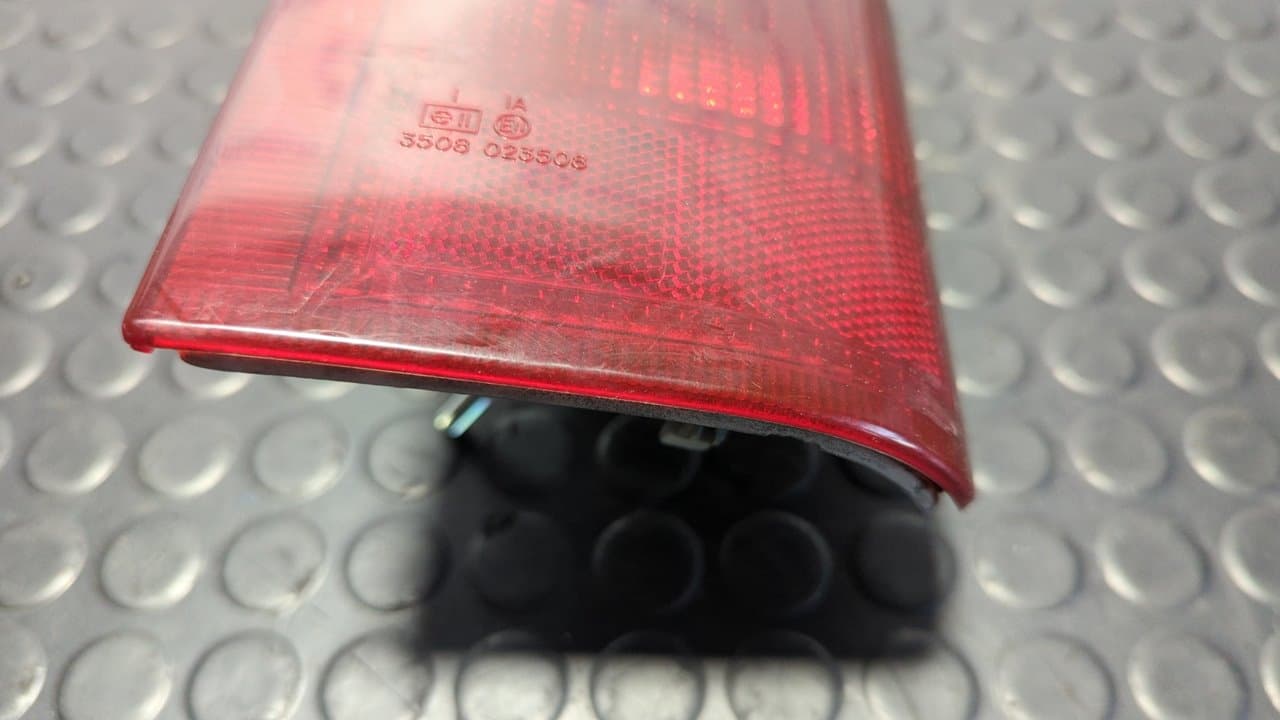 Recambio de PILOTO TRASERO DERECHO para FORD FIESTA BERL./COURIER Surf RTD referencia OEM IAM 90VB13404AB - BLANCO 7