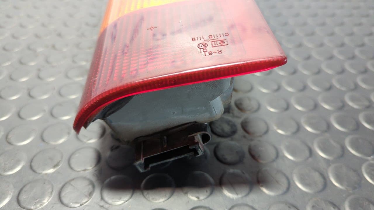 Recambio de PILOTO TRASERO DERECHO para FORD FIESTA BERL./COURIER Surf RTD referencia OEM IAM 90VB13404AB - BLANCO 3