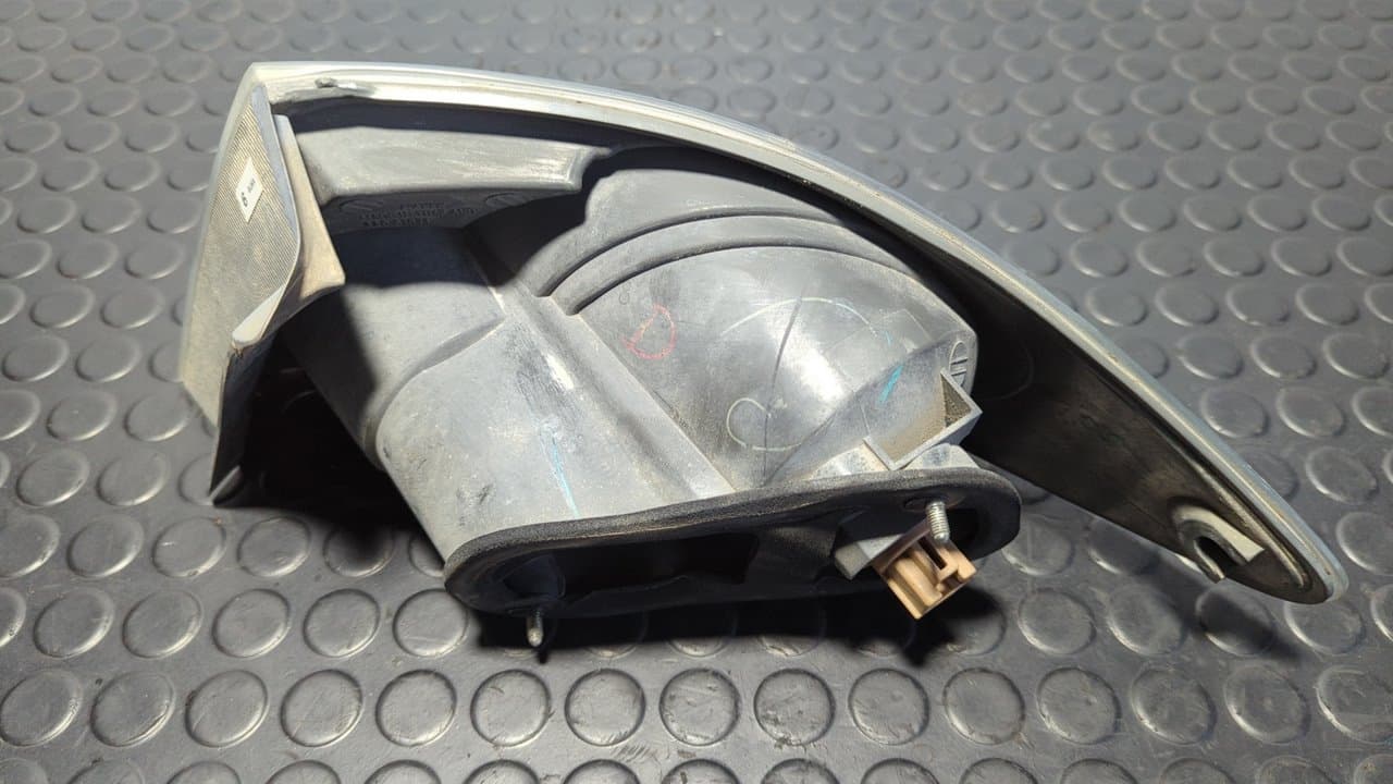 Recambio de PILOTO TRASERO IZQUIERDO para MAZDA 6 BERLINA (GG) 1.8 Active (4-ptas.) L813 referencia OEM IAM 22061971 - GRIS PLATA 9