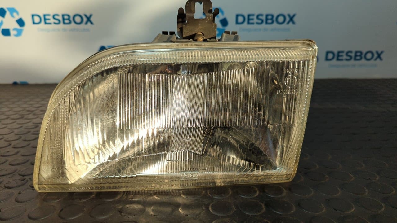 Recambio de FARO IZQUIERDO para FORD FIESTA BERL./COURIER Surf RTD referencia OEM IAM UPM60GF13 - BLANCO