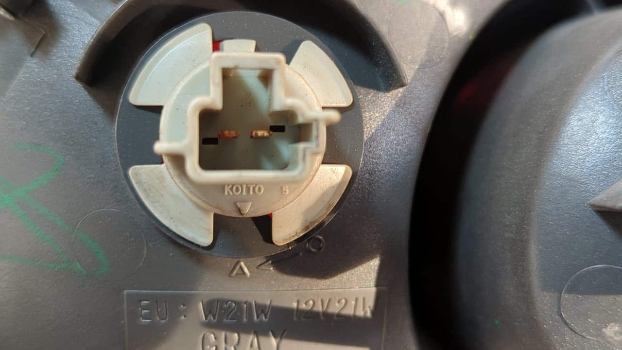 Recambio de PILOTO PORTON IZQUIERDO para MAZDA 6 BERLINA (GG) 2.0 CRTD 136 Active (4-ptas.) RF5C referencia OEM IAM 22661971 - AZUL 2