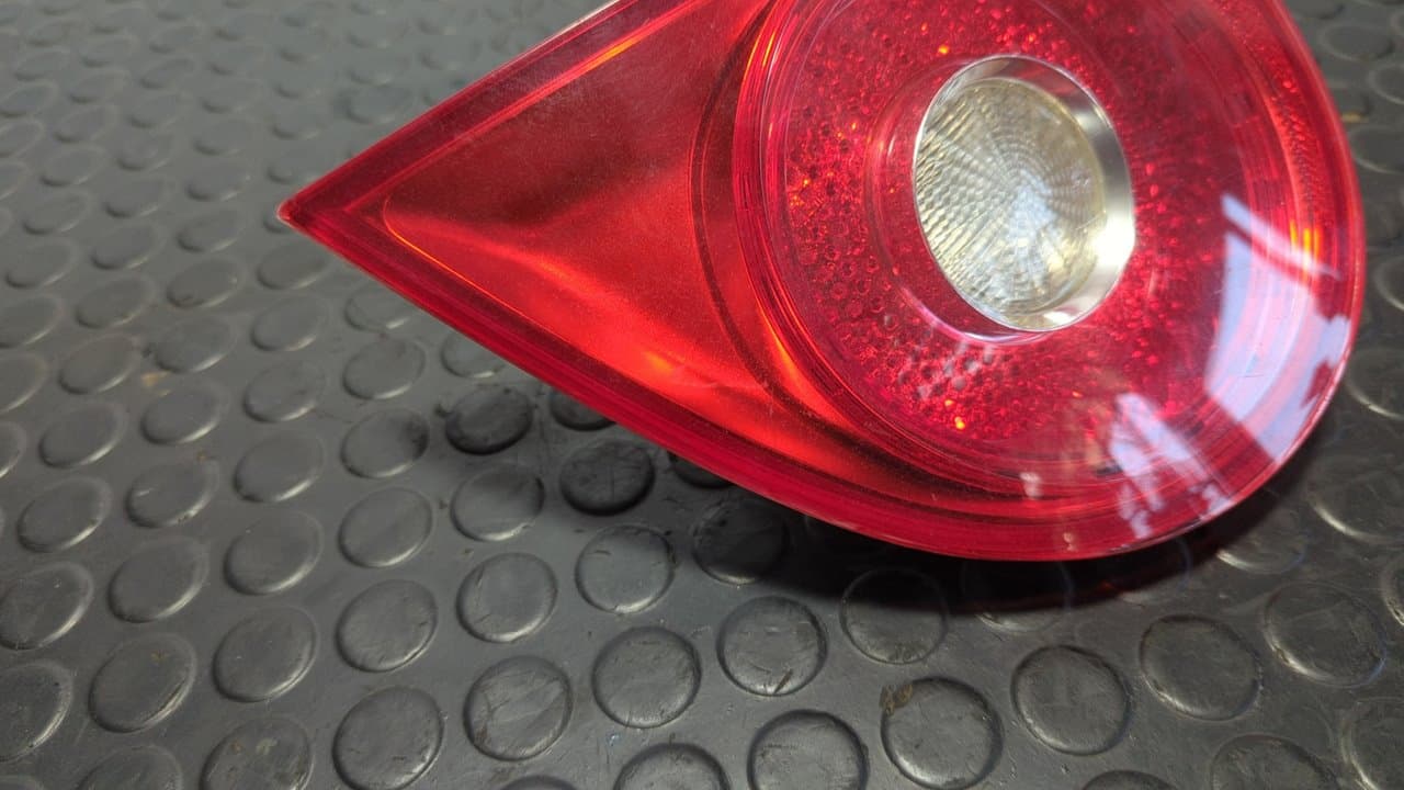 Recambio de PILOTO PORTON DERECHO para VOLKSWAGEN GOLF V BERLINA (1K1) Highline BKC referencia OEM IAM 1K6945094E - NEGRO 4