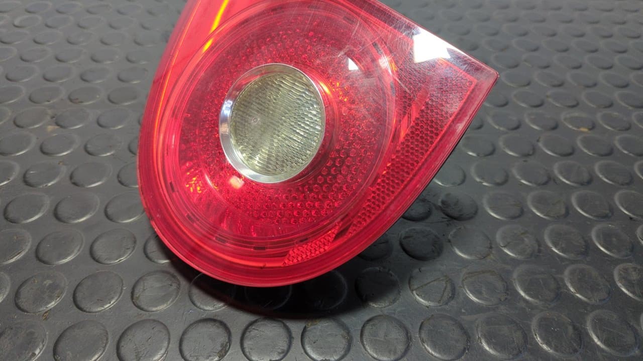 Recambio de PILOTO PORTON DERECHO para VOLKSWAGEN GOLF V BERLINA (1K1) Highline BKC referencia OEM IAM 1K6945094E - NEGRO 5