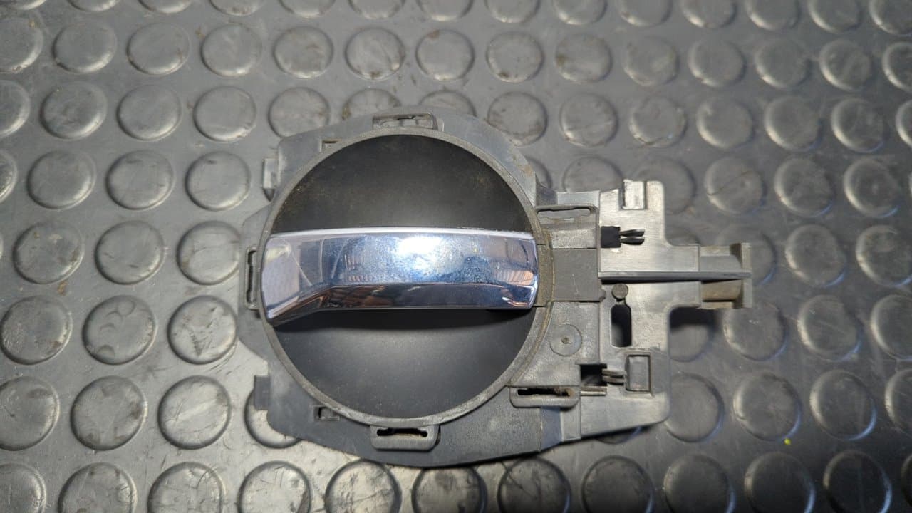 Recambio de MANETA INTERIOR DELANTERA IZQUIERDA para CITROEN C3 1.4 Audace KFVTU3JP referencia OEM IAM 9680637477 - GRIS