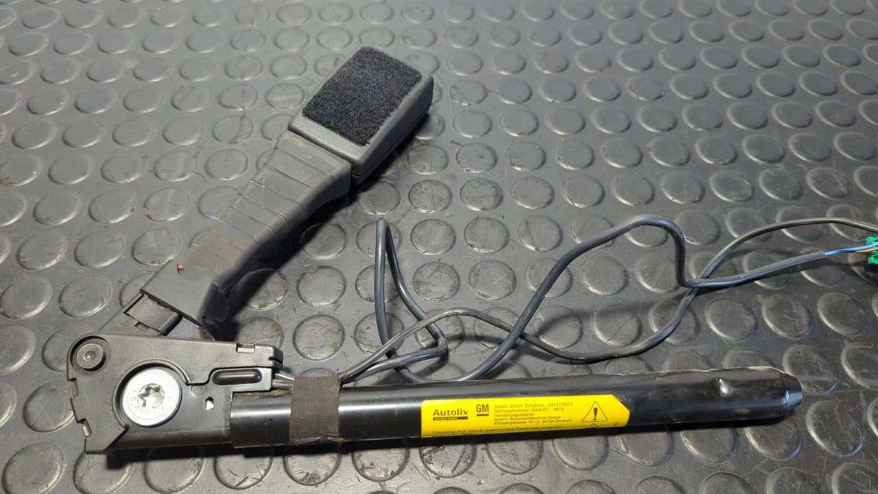 Recambio de PRETENSOR AIRBAG IZQUIERDO para OPEL ZAFIRA B referencia OEM IAM 13127268