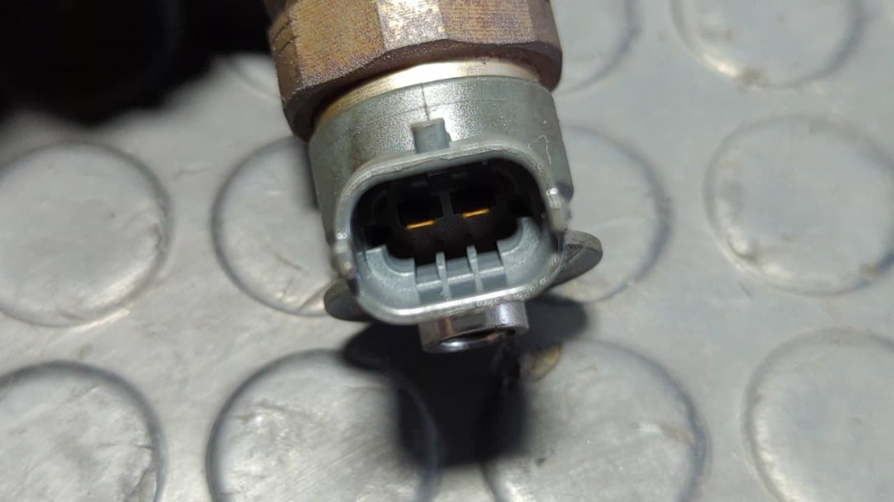 Recambio de INYECTOR para PEUGEOT 208 1.4 8HP referencia OEM IAM 0445110339 4