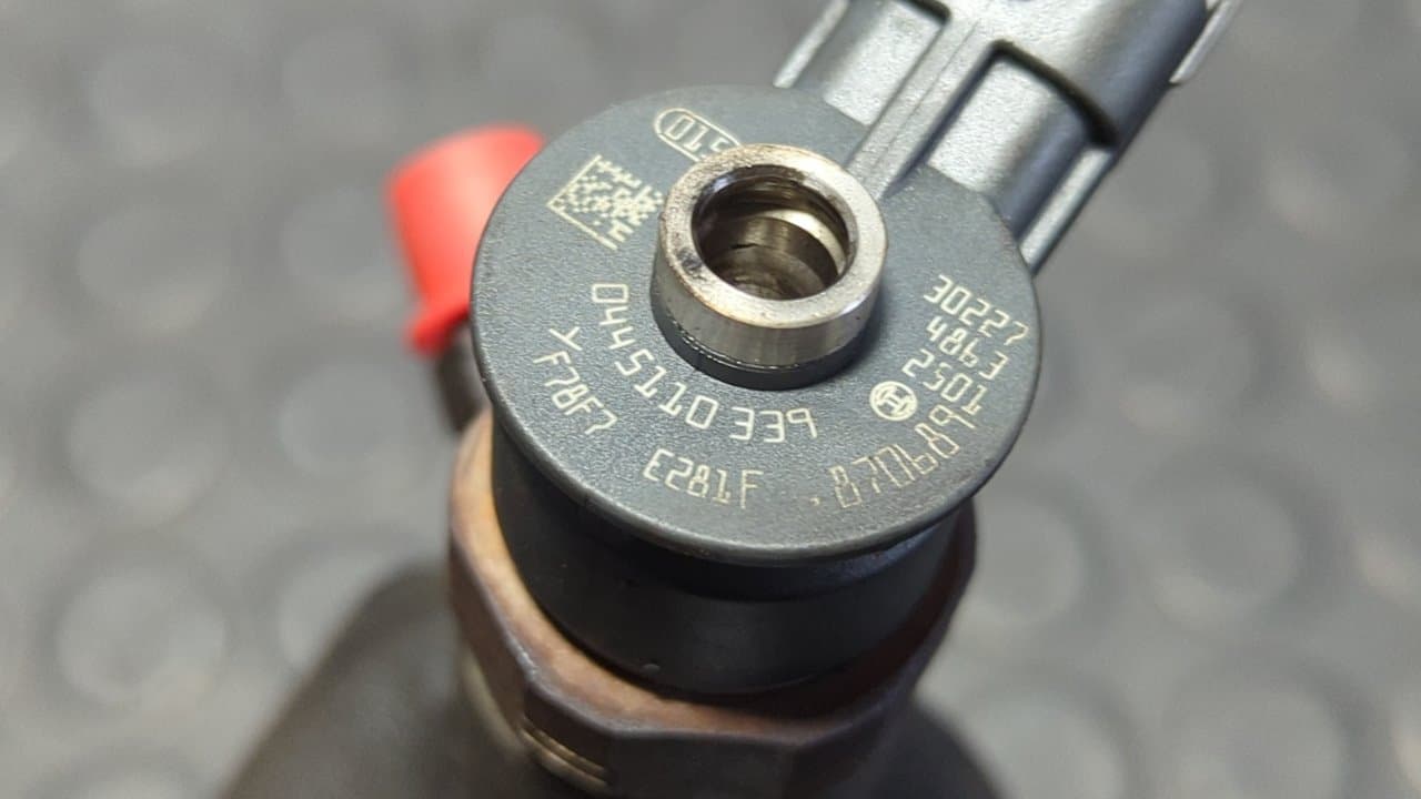 Recambio de INYECTOR para PEUGEOT 208 1.4 8HP referencia OEM IAM 0445110339 2