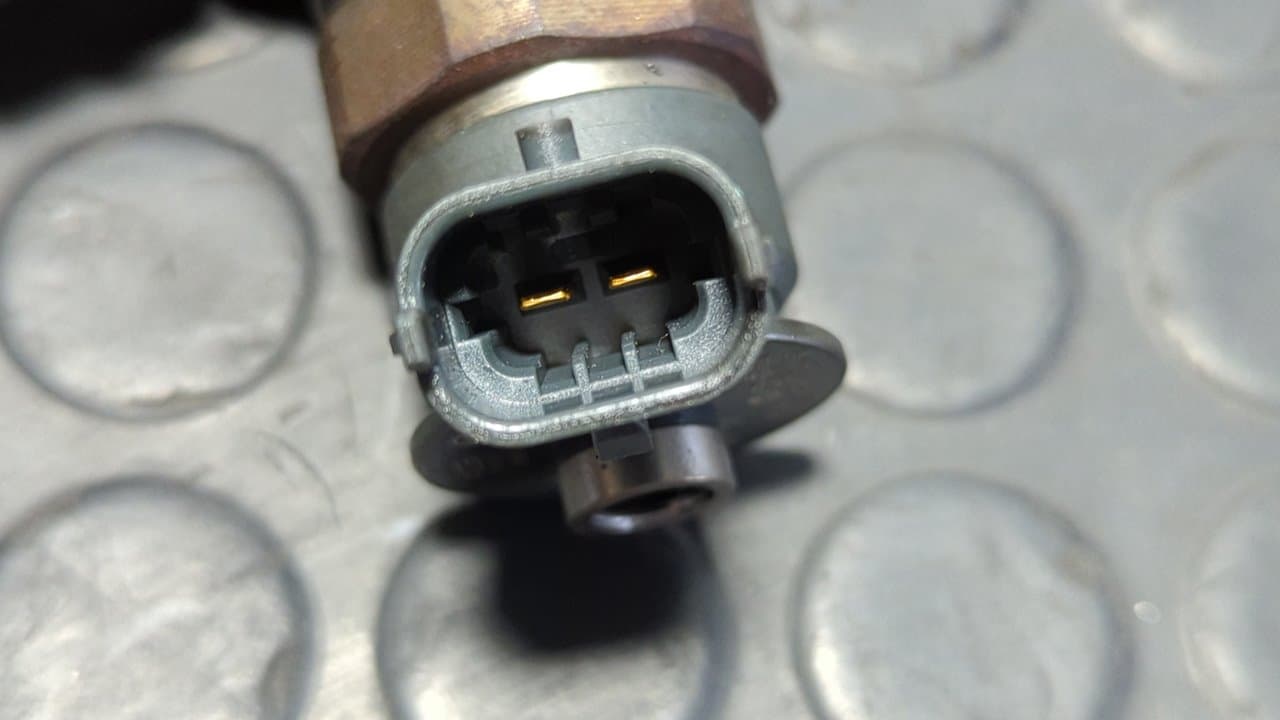 Recambio de INYECTOR para PEUGEOT 208 1.4 referencia OEM IAM 0445110339 2