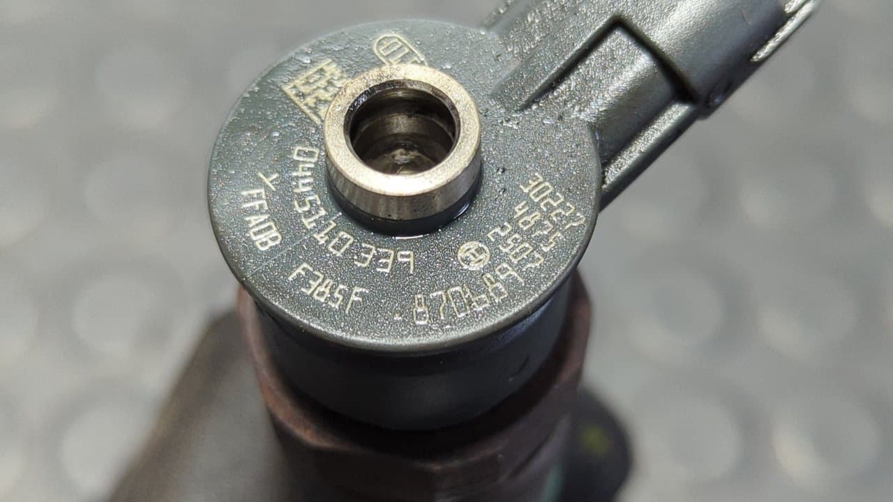 Recambio de INYECTOR para PEUGEOT 208 1.4 referencia OEM IAM 0445110339 3