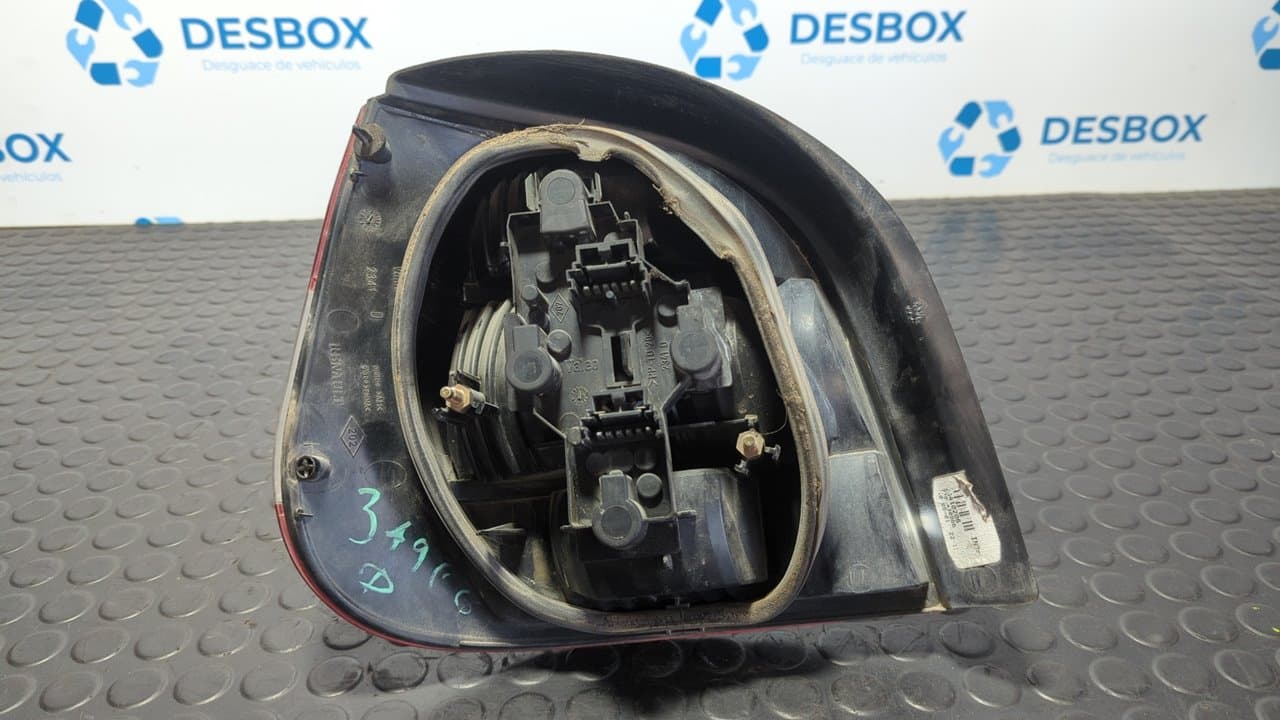 Recambio de PILOTO TRASERO DERECHO para RENAULT SCENIC RX4 (JA0) 1.9 dCi F9QK7 referencia OEM IAM 2341 - GRIS 9