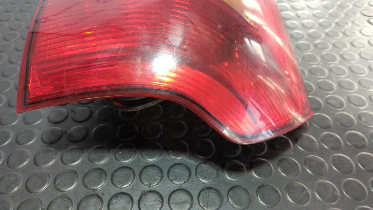 Recambio de PILOTO TRASERO DERECHO para TOYOTA COROLLA (E12) 2.0 D-CAT 1CDFTV referencia OEM IAM 0251 - GRIS 8