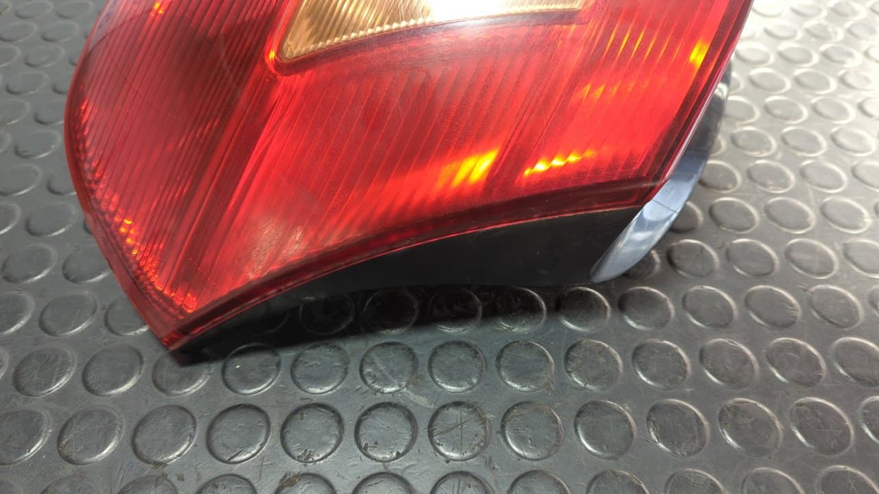 Recambio de PILOTO TRASERO DERECHO para TOYOTA COROLLA (E12) 2.0 D-CAT 1CDFTV referencia OEM IAM 0251 - GRIS 7